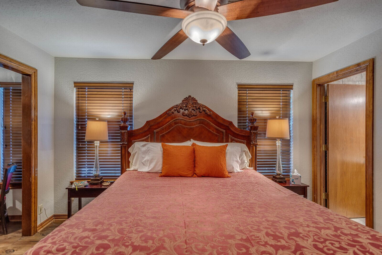Bedroom 2, The Whispering Pines Inn Bed & Breakfast, Cleveland