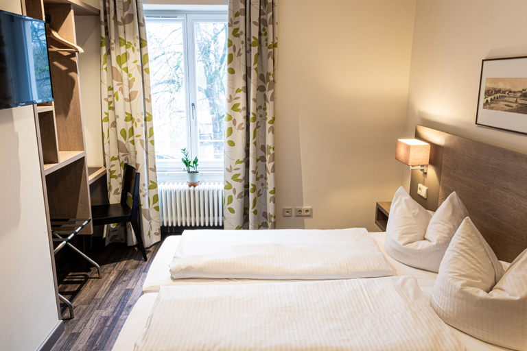 Bedroom 4, Brauereigaststätte Spitalgarten, Regensburg