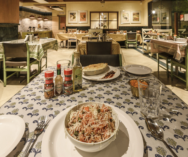 Food & Drinks 5, Budget Inn Bellevue, Surat