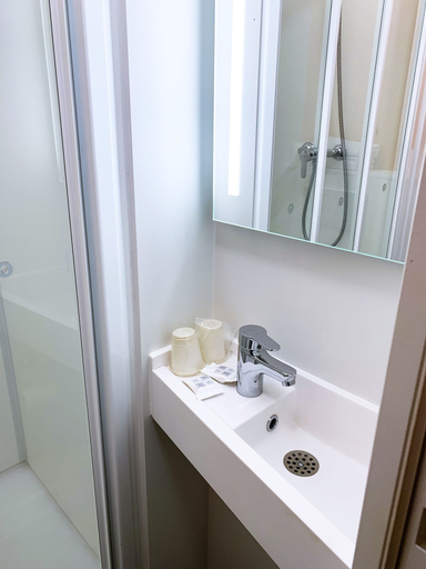 Bathroom 3, Premiere Classe Arras - Tilloy Les Mofflaines, Pas-de-Calais