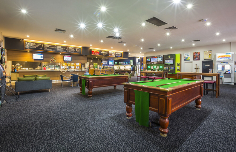 Food & Drinks 5, Nightcap at Coolaroo Hotel, Hume - Broadmeadows