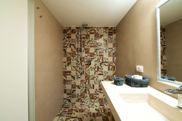 Bathroom 5, Le Case nella Muraglia, Bari