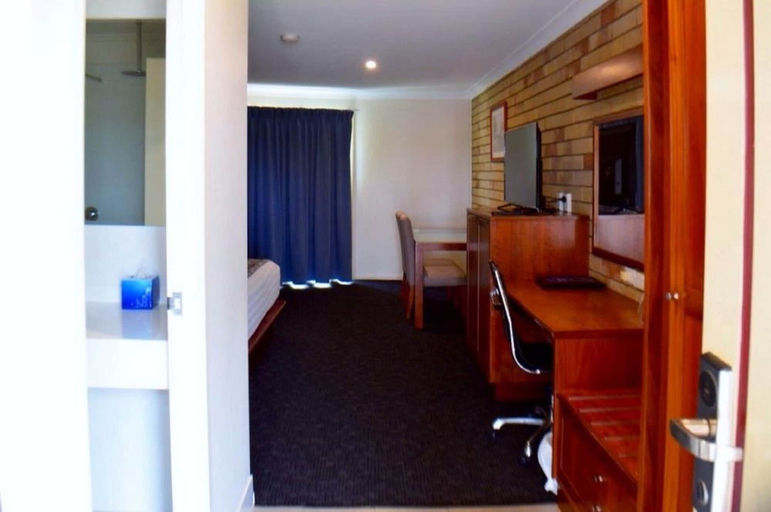 Bedroom 3, The Western Heritage Motor Inn, Belyando