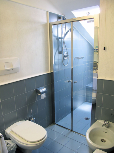 Bathroom 5, Hotel Diamond, Rimini
