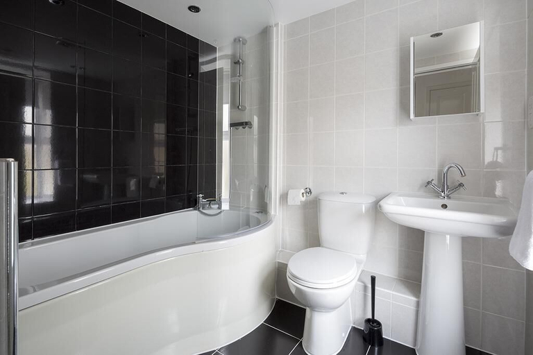 Bathroom, Sunny Terrace, Kent