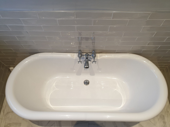 Bathroom 3, The Strutt Arms, Derbyshire