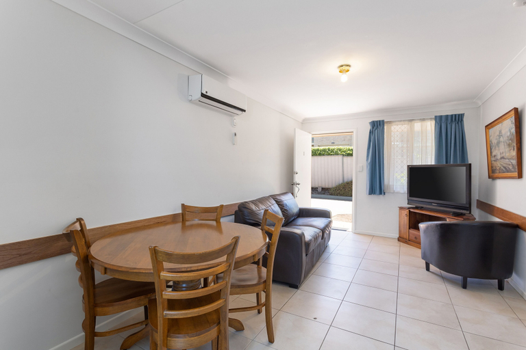 Others 5, Apollo Lodge, Toowoomba - Central