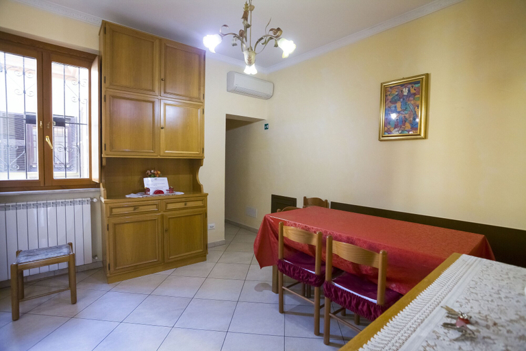 Others 5, Anthony House Via Villafranca, Rome