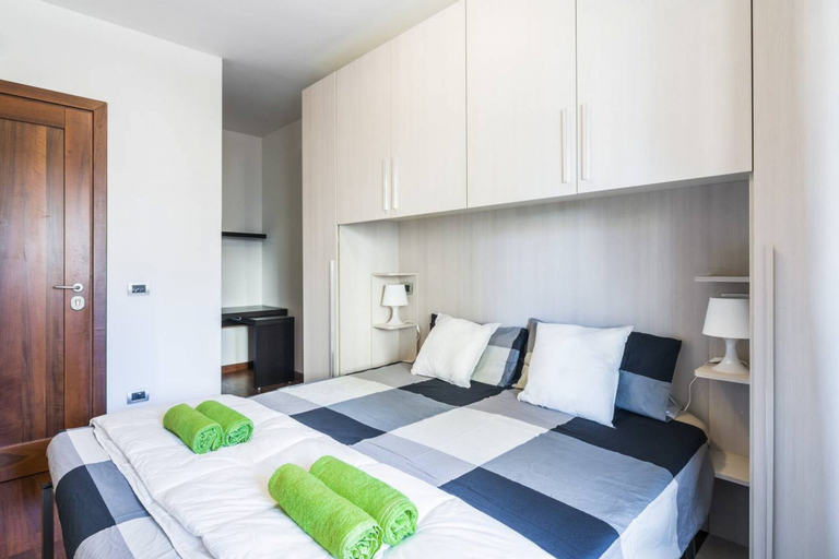 Room 2, 4 Bedroom Villa near Metro, Milano