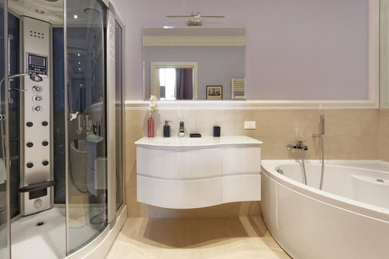 Bathroom 5, La Maison du Sage, Florence