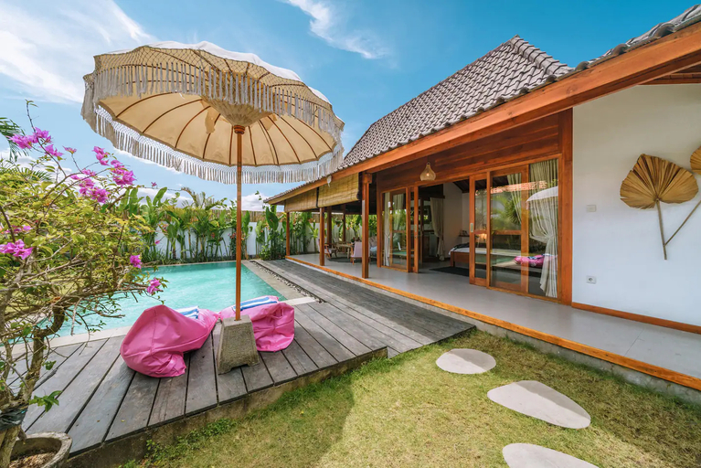 Exterior & Views 3, Villa Sejaki: Beautiful 1 BR Villa near Seseh Beach, Badung
