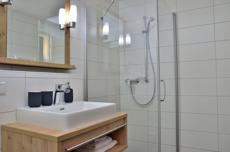 Bathroom 5, Burg Hotel, Breisgau-Hochschwarzwald