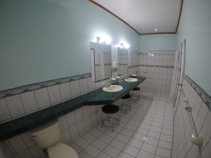 Bathroom 4, Hotel Le Bergerac, San José