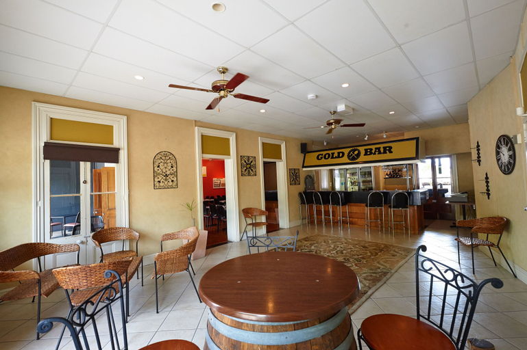 Food & Drinks 5, Commercial Hotel, Charters Towers