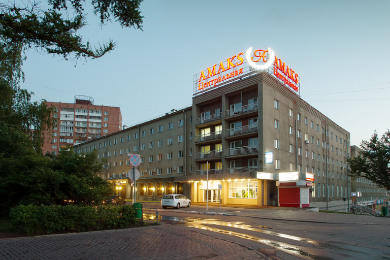 Exterior & Views