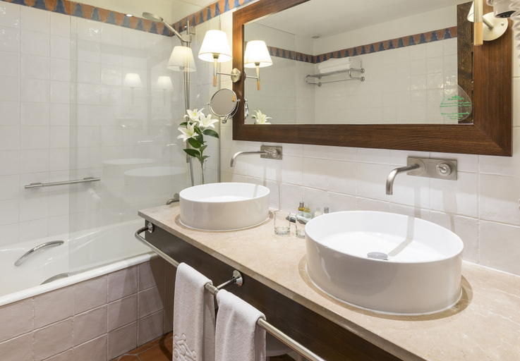 Bathroom 5, Parador De Jarandilla De La Vera, Cáceres