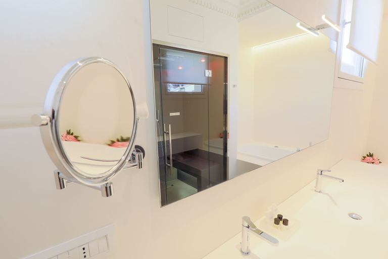 Bathroom 4, Grand Hotel Palace, Ancona