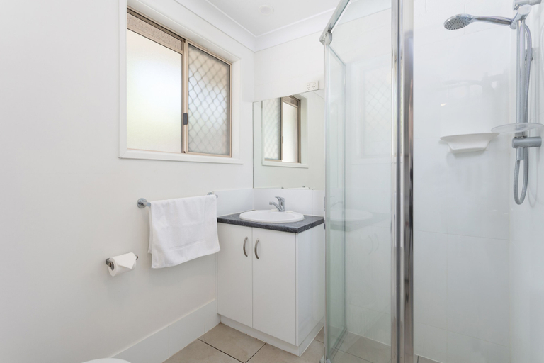 Bathroom 3, Apollo Lodge, Toowoomba - Central