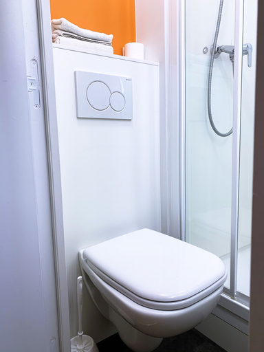 Bathroom 5, Premiere Classe Arras - Tilloy Les Mofflaines, Pas-de-Calais