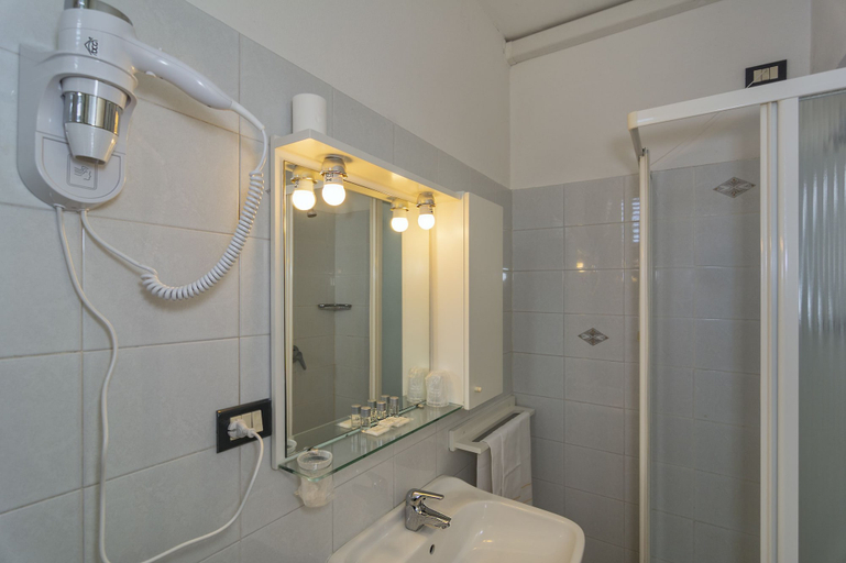 Bathroom 4, Hotel Amalfitana, Pisa