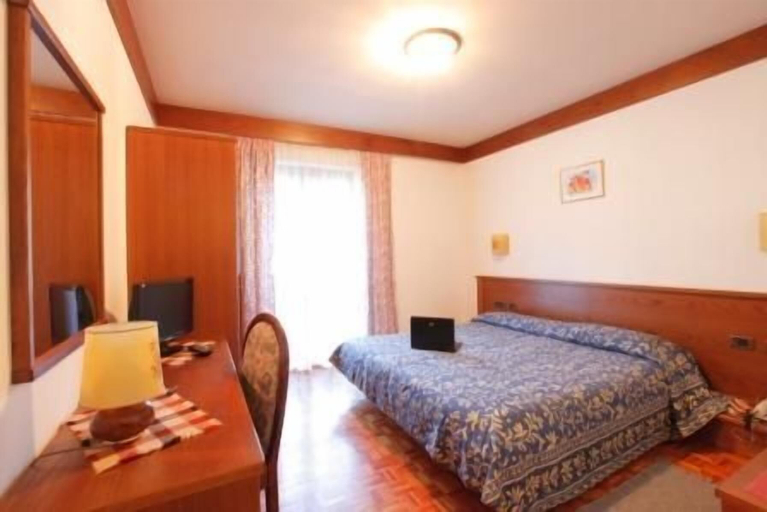 Bedroom 4, Hotel Carlone, Trento