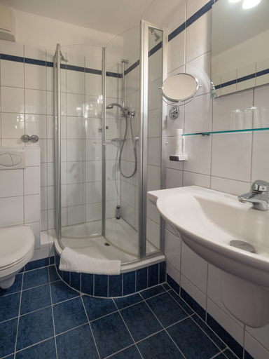 Bathroom 3, Hotel Spiekeroog, Wittmund