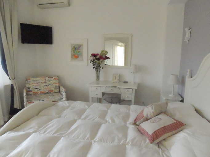 Bedroom 3, Vatican Doors, Rome