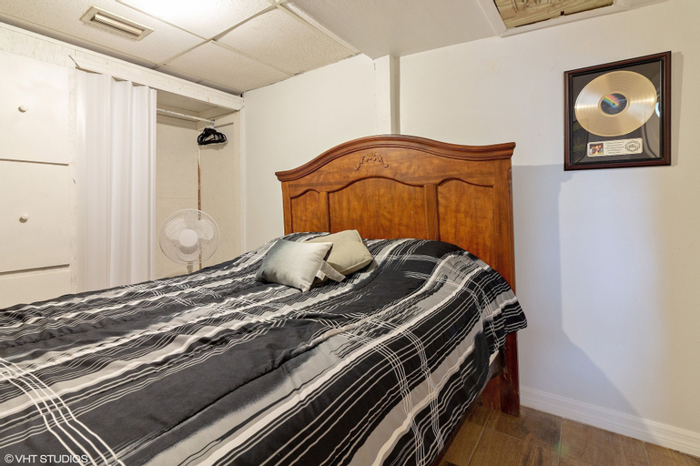 Bedroom 2, The Van Zant House, Duval