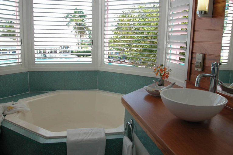 Bathroom 3, La Cocoteraie, Saint-François