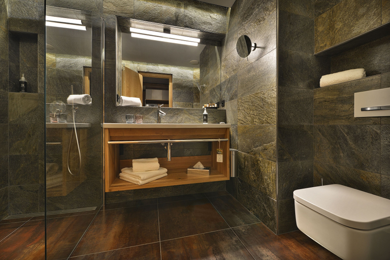 Bathroom 5, Grand Hotel Hradec, Trutnov