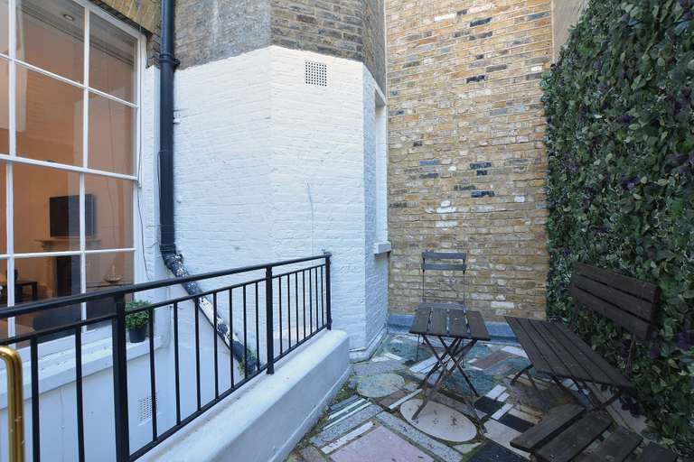 Others 5, Rutland Gardens Apartment, London