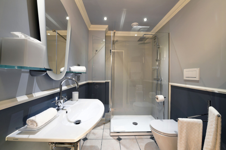 Bathroom 5, La Ribezza Boutique Hotel, Cuneo