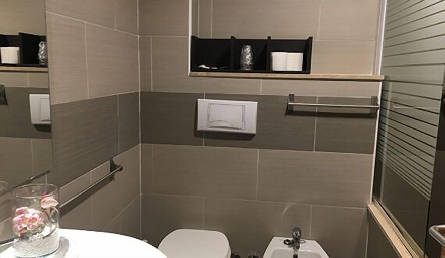 Bathroom 5, Hotel Corallo, Rome