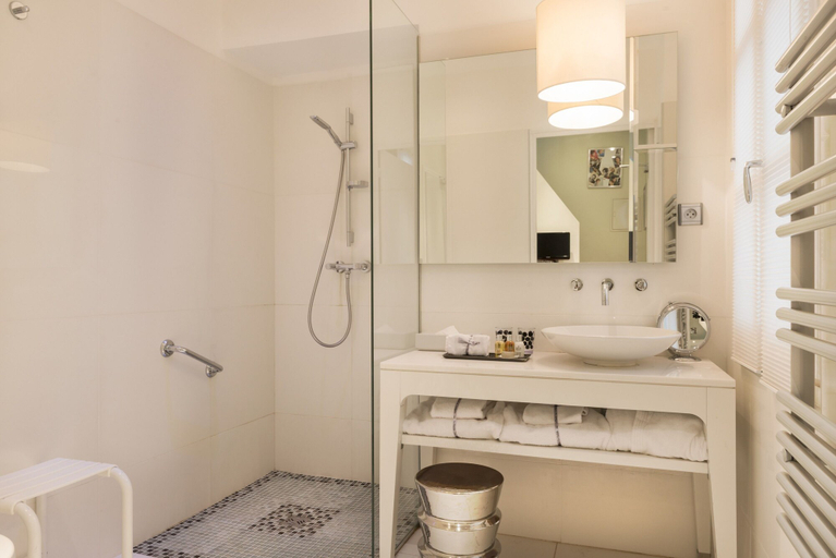 Bathroom 5, Le Placide Saint Germain des Pres, Paris