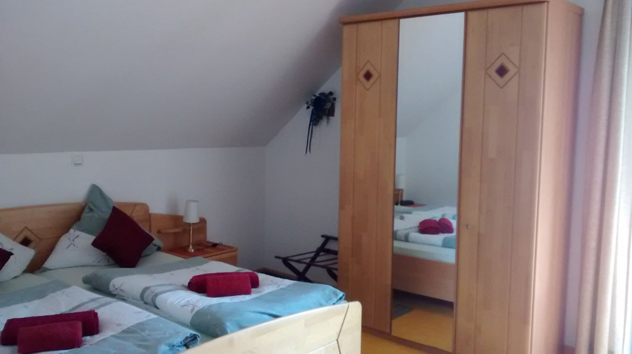 Bedroom 4, Weingut Sauer-Kettermann, Bernkastel-Wittlich