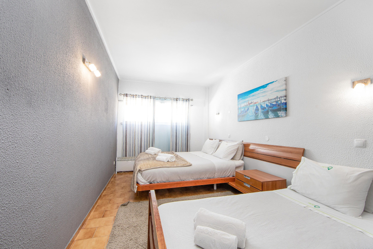 Room 4, Caparica Luxury Apartment by Host-Point, Almada