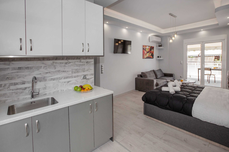 Others 5, Studio penthouse near Acropolis by GHH, Attica