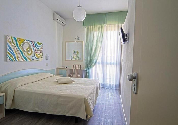 Bedroom 2, Hotel Vienna, Rimini