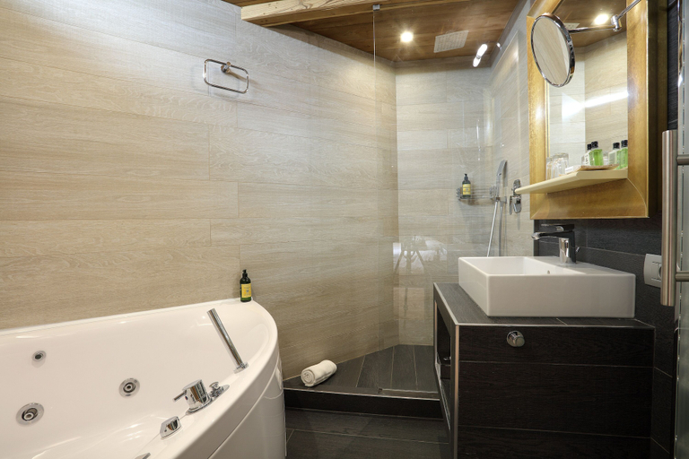 Bathroom 4, Hôtel des 3 Vallées, Savoie