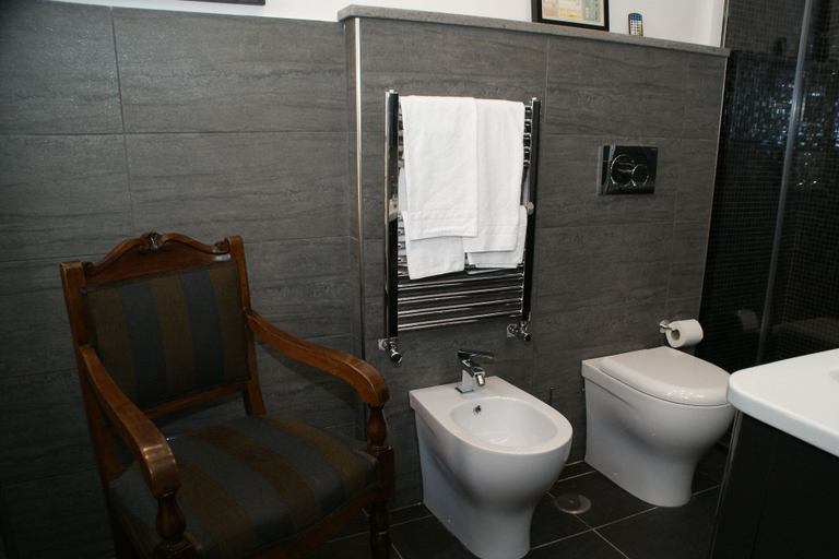 Bathroom 3, Landlord in Trastevere, Roma