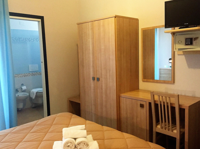 Bedroom 4, Hotel Abc, Rimini