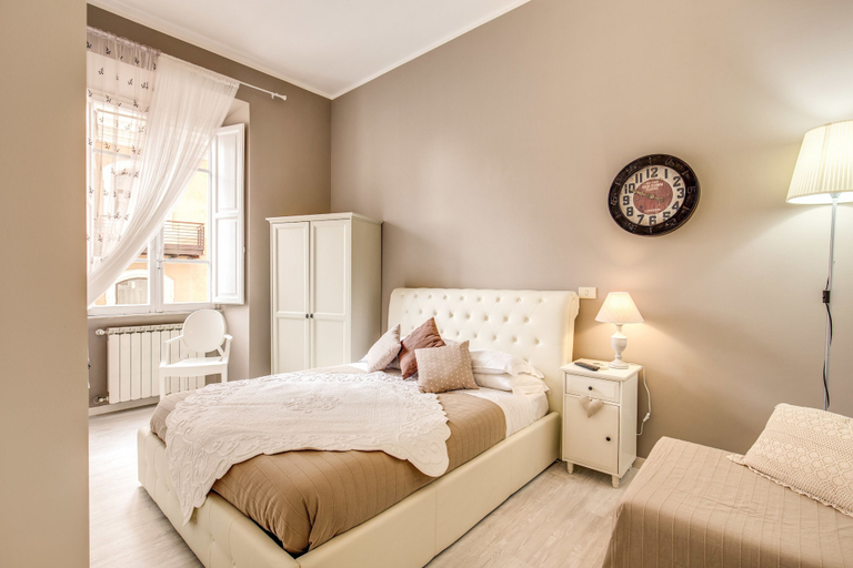 Bedroom 4, Vatican Miracle Suite, Rome