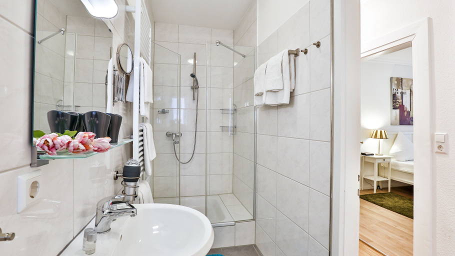 Bathroom 3, Hotel Laterne, Baden-Baden