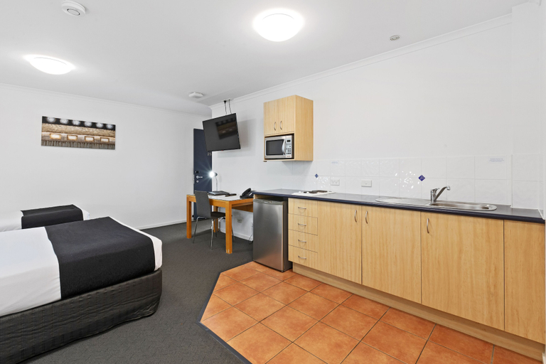 Others 5, Browns Plains Motor Inn, Browns Plains