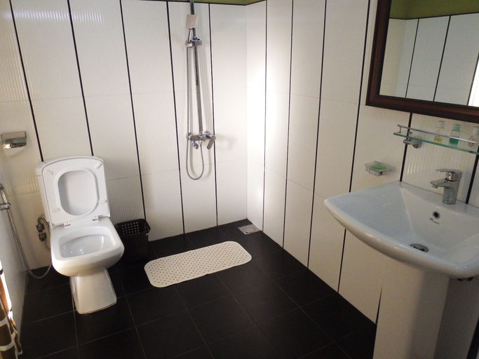 Bathroom 3, Himana Ayurveda, Katana