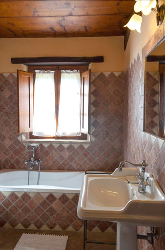 Bathroom 4, Casa La Primula, Arezzo
