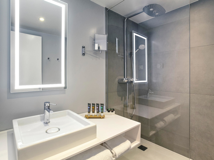 Bedroom 5, Novotel Charleroi Centre, Hainaut
