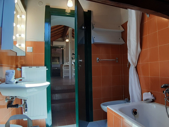 Bathroom, Sea Attic, Savona