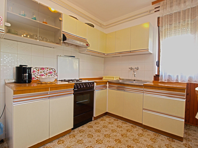 Others 5, Apartment 390, Pula