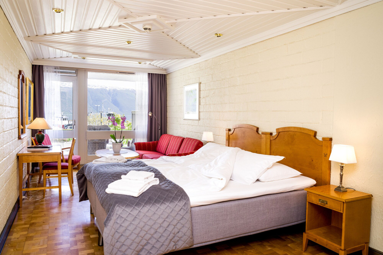 Bedroom 4, Walaker Hotel, Luster